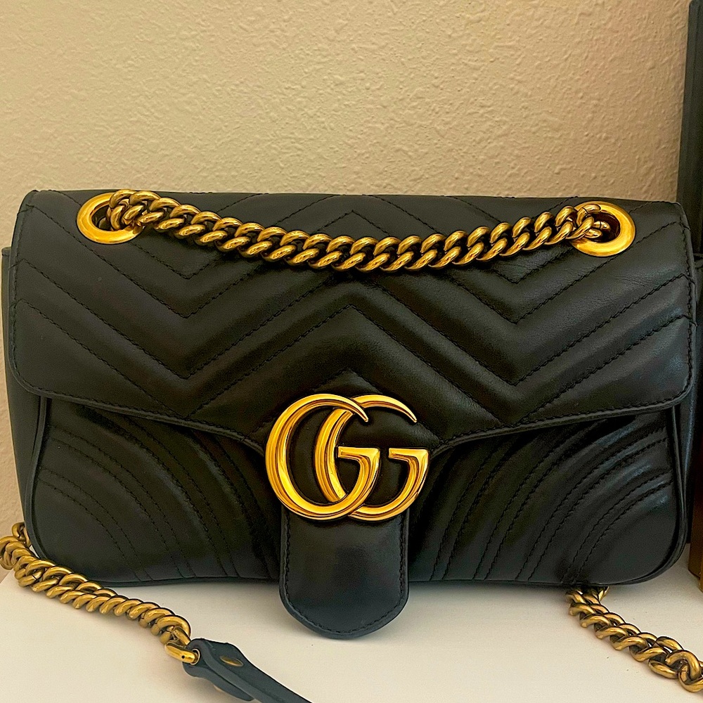 Gucci Marmont medium bag in black. Great condition.